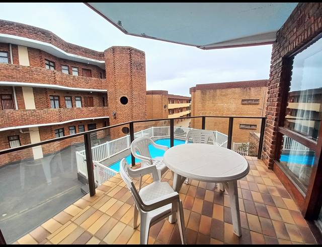 2 BEDROOM APARTMENT FOR SALE IN UVONGO BEACH